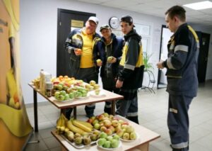 Погода радует нас тёплыми днями, но для настоящего летнего настроения нужен урожай фруктов!