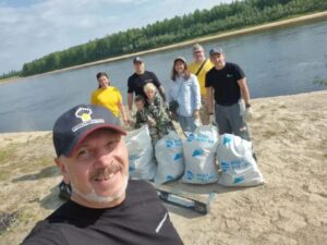 Экологический десант на берегах Пякупура
